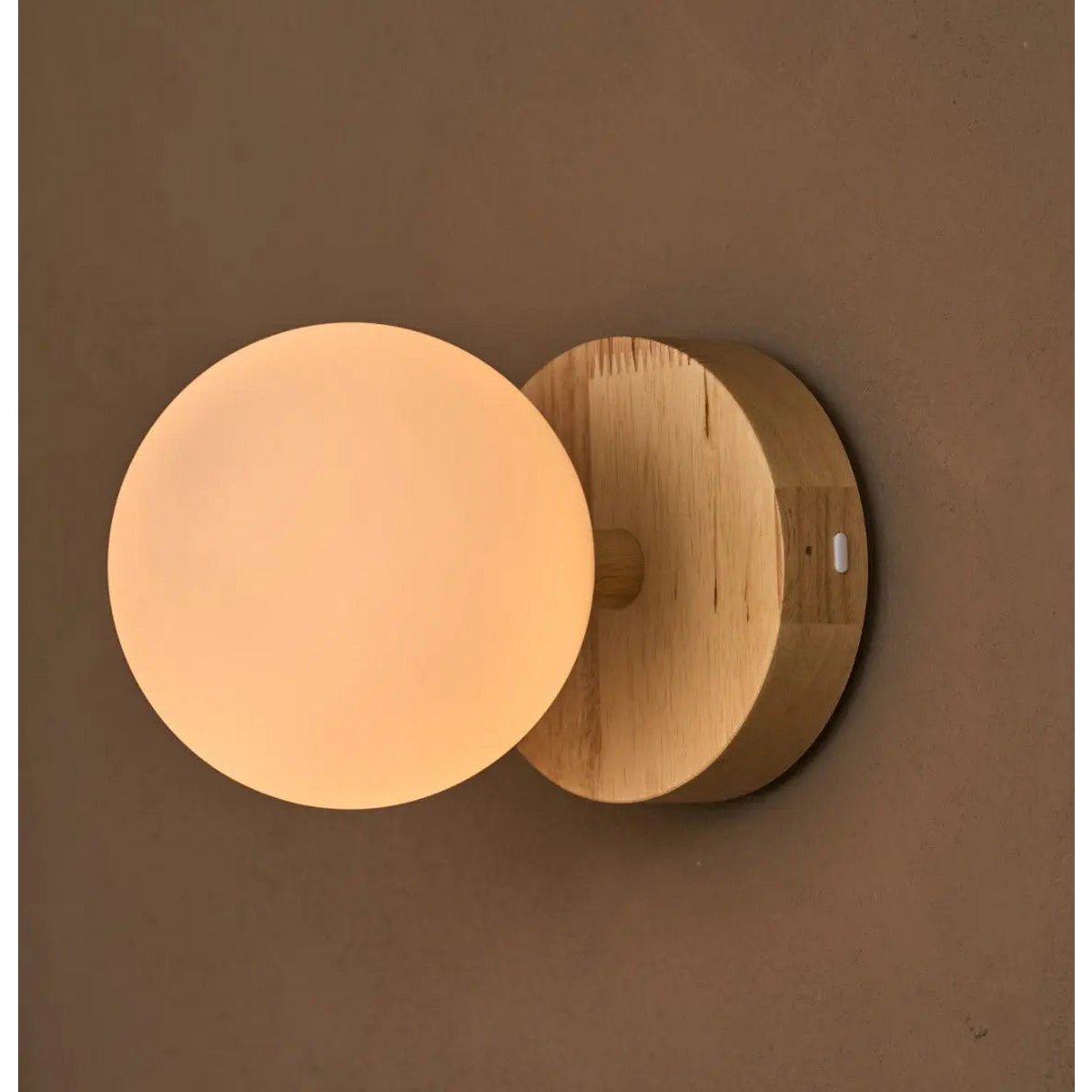 Richella lichtbruine draadloze wandlamp van hout en glas - Image 8